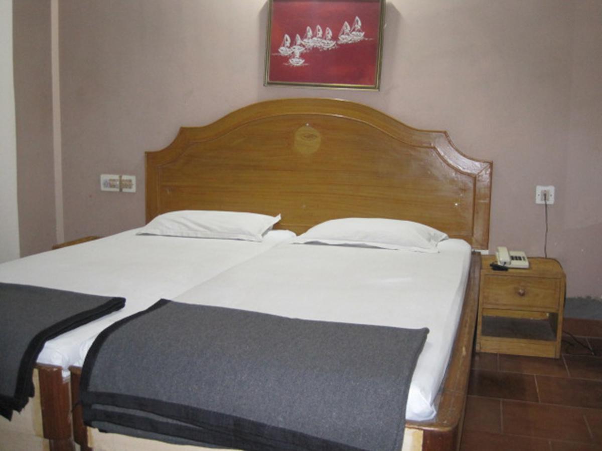 Hotel Arya Palace Puri Eksteriør bilde