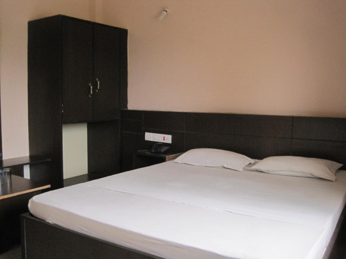 Hotel Arya Palace Puri Eksteriør bilde