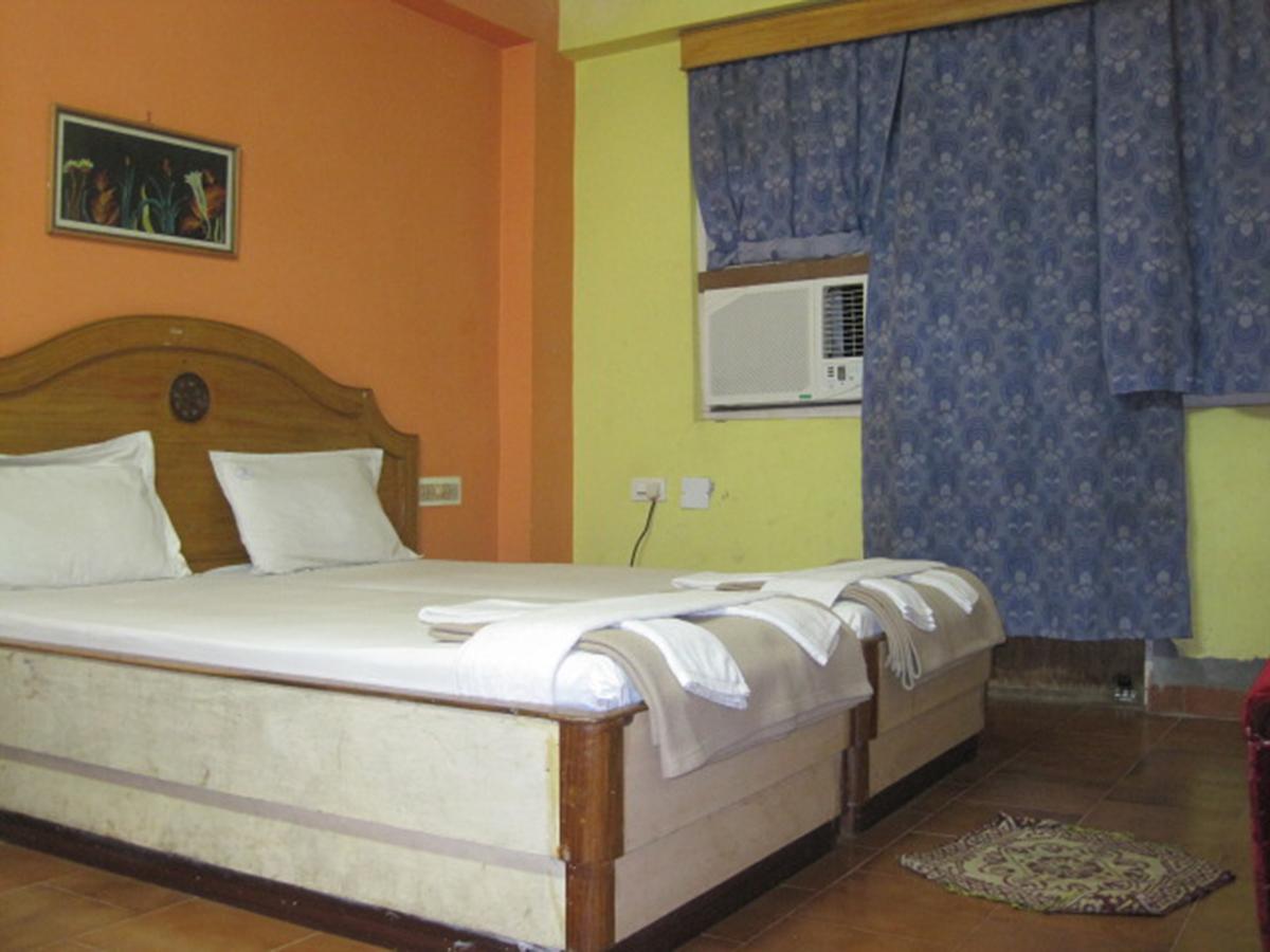 Hotel Arya Palace Puri Eksteriør bilde