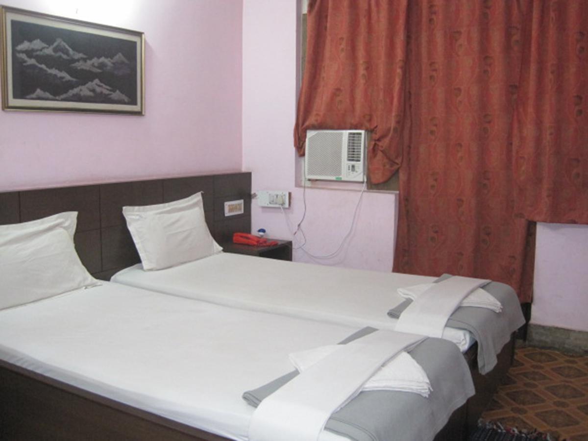 Hotel Arya Palace Puri Eksteriør bilde