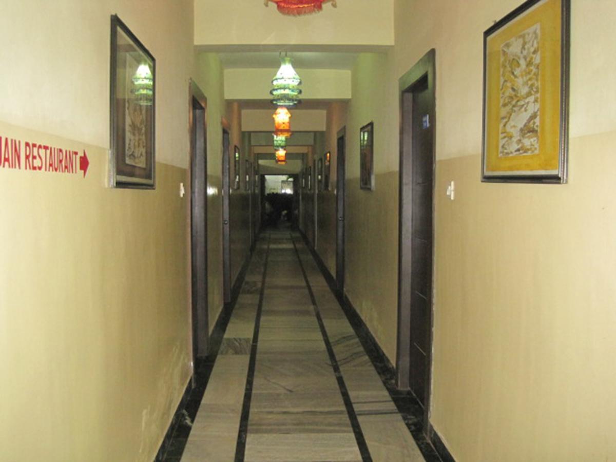 Hotel Arya Palace Puri Eksteriør bilde